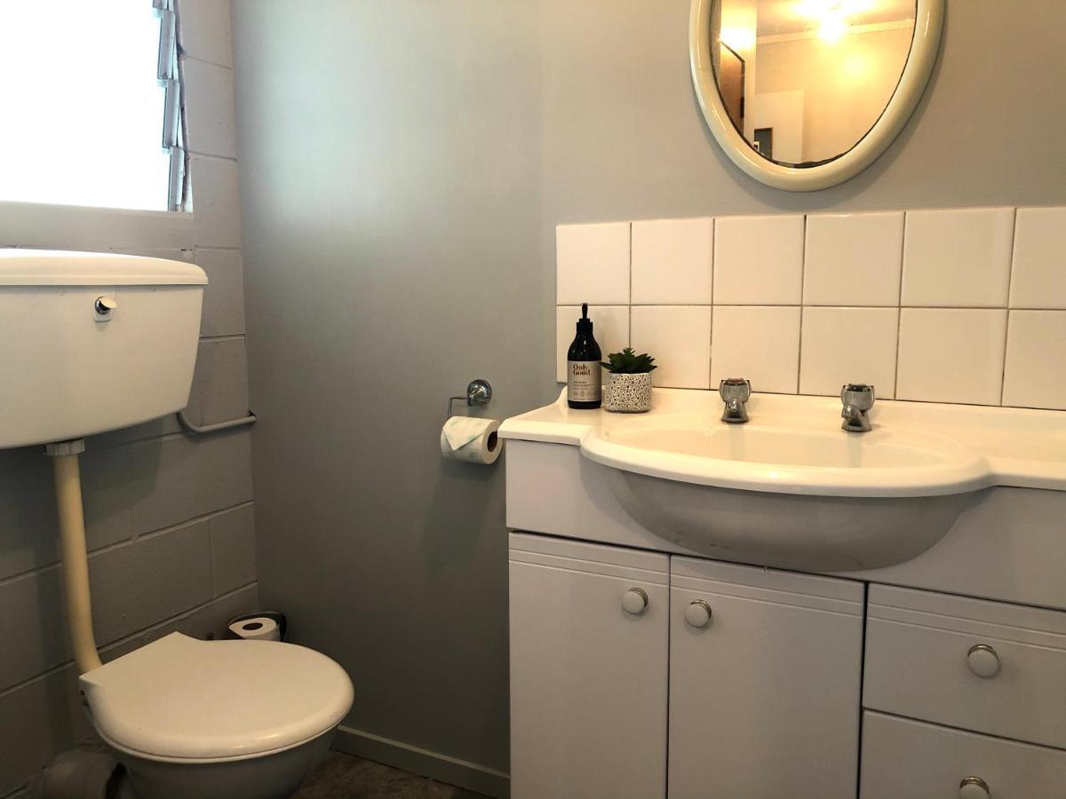 Gilmour Getaway Appartamento Raglan Esterno foto