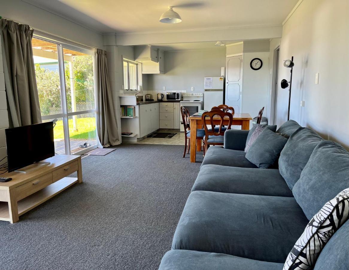 Gilmour Getaway Appartamento Raglan Esterno foto